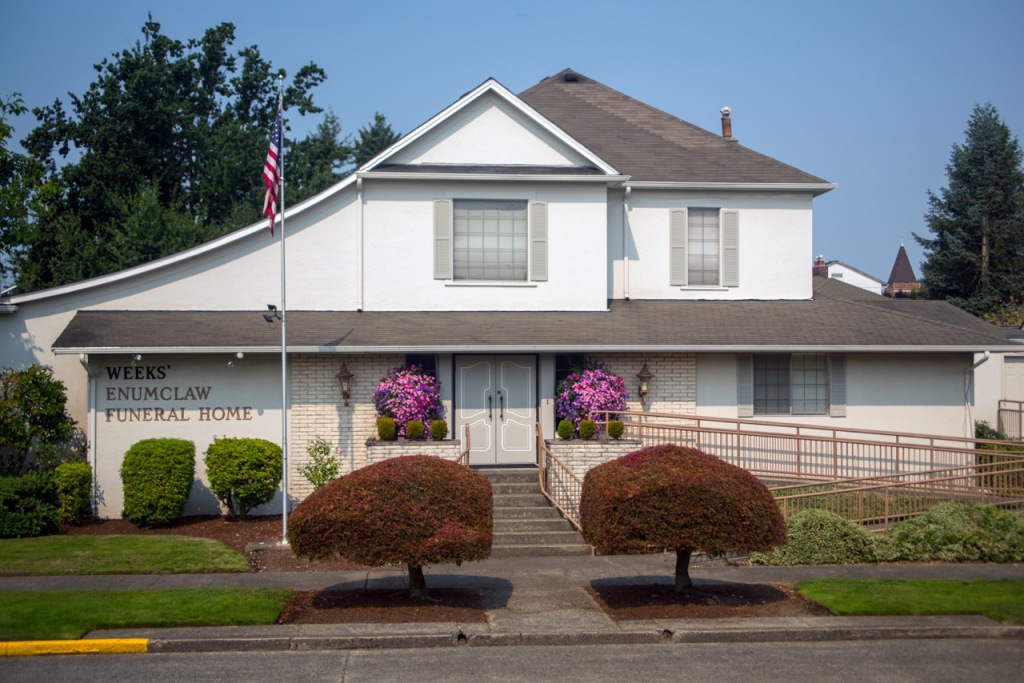 Week's funeral home in Enumclaw, WA